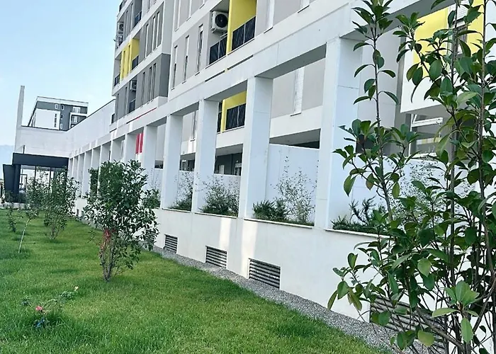 Apartment Bratti's 2 Near Tirana Center And Mother Teresa International Airport