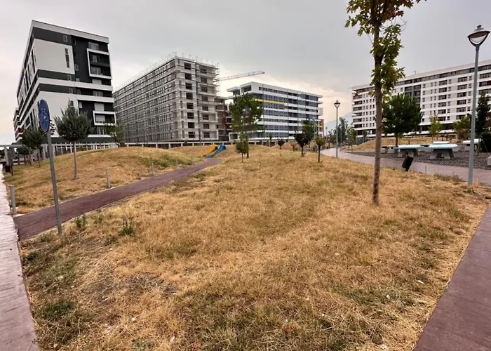 Bratti's 2 Near Tirana Center And Mother Teresa International Airport Apartment Ljaknasi