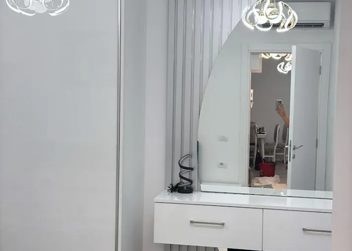 Bratti's 2 Near Tirana Center And Mother Teresa International Airport Apartment *